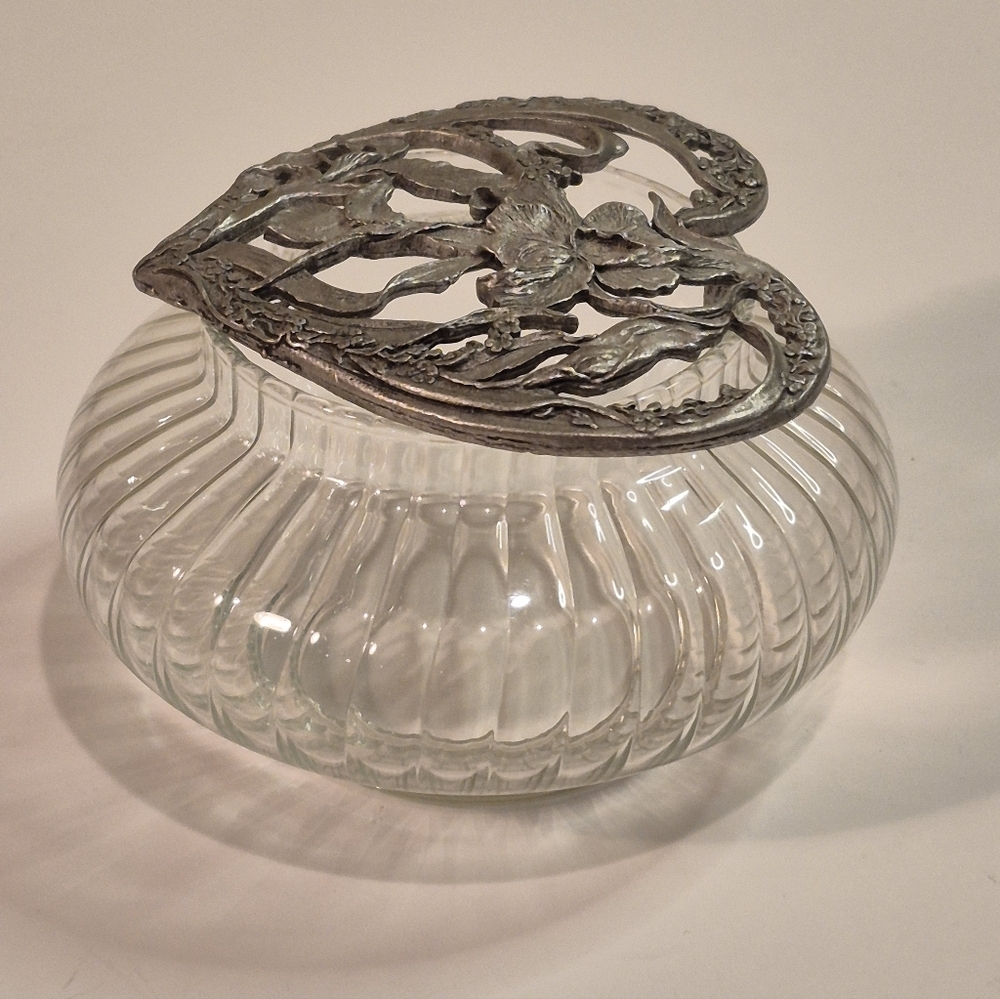 RAWCLIFFE PEWTER Vintage Glass Potpourri Trinket Jar Dish Pewter Iris Detail Lid - Picture 5 of 16